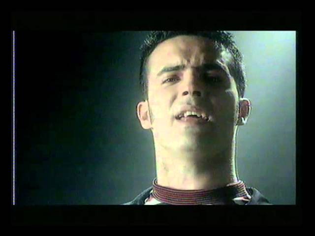 cuántos años tiene el cantante de seguridad social