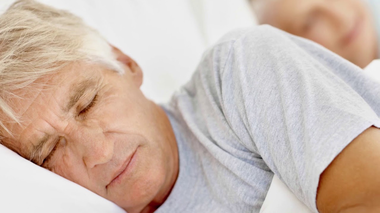 es normal que una persona de 80 años duerma mucho