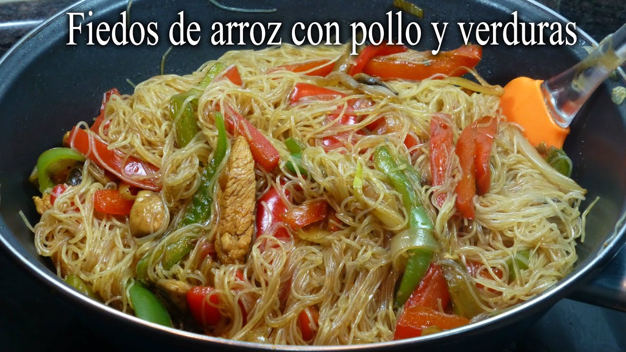 fideos de arroz con pollo y verduras