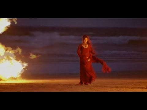 la noche es oscura y alberga horrores quien lo dice