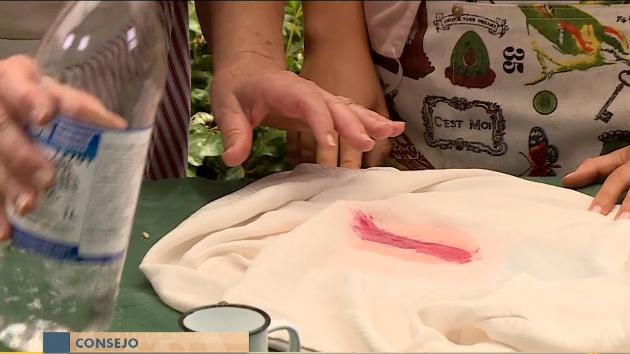 como quitar manchas de fresas en la ropa